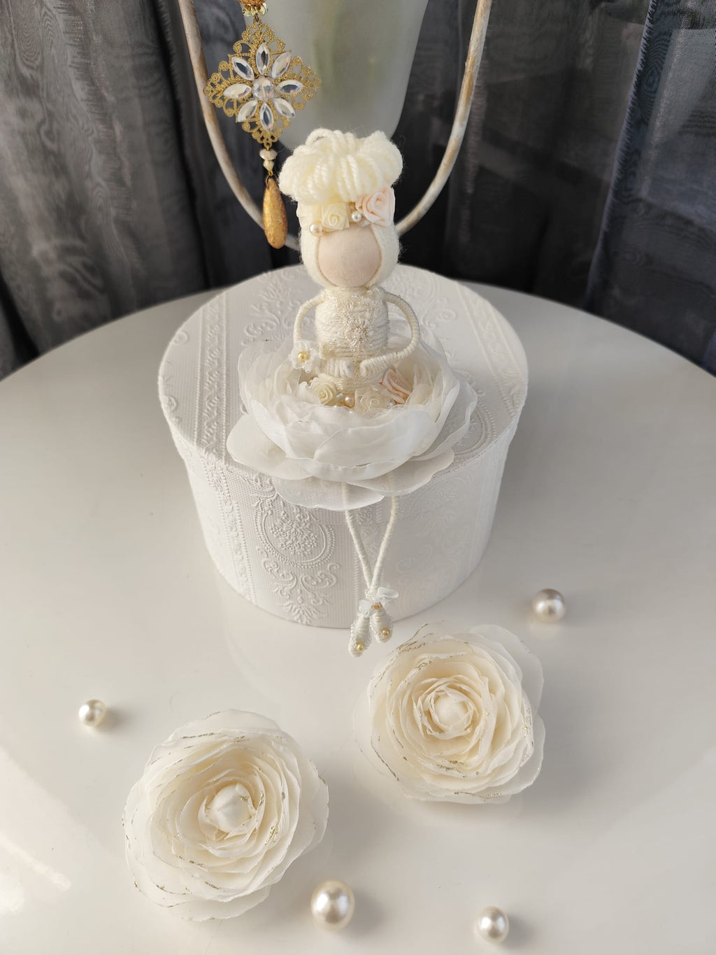 Nikaska Flower Doll White – Ručně vyrobená panenka | 27 cm | Nika's Home