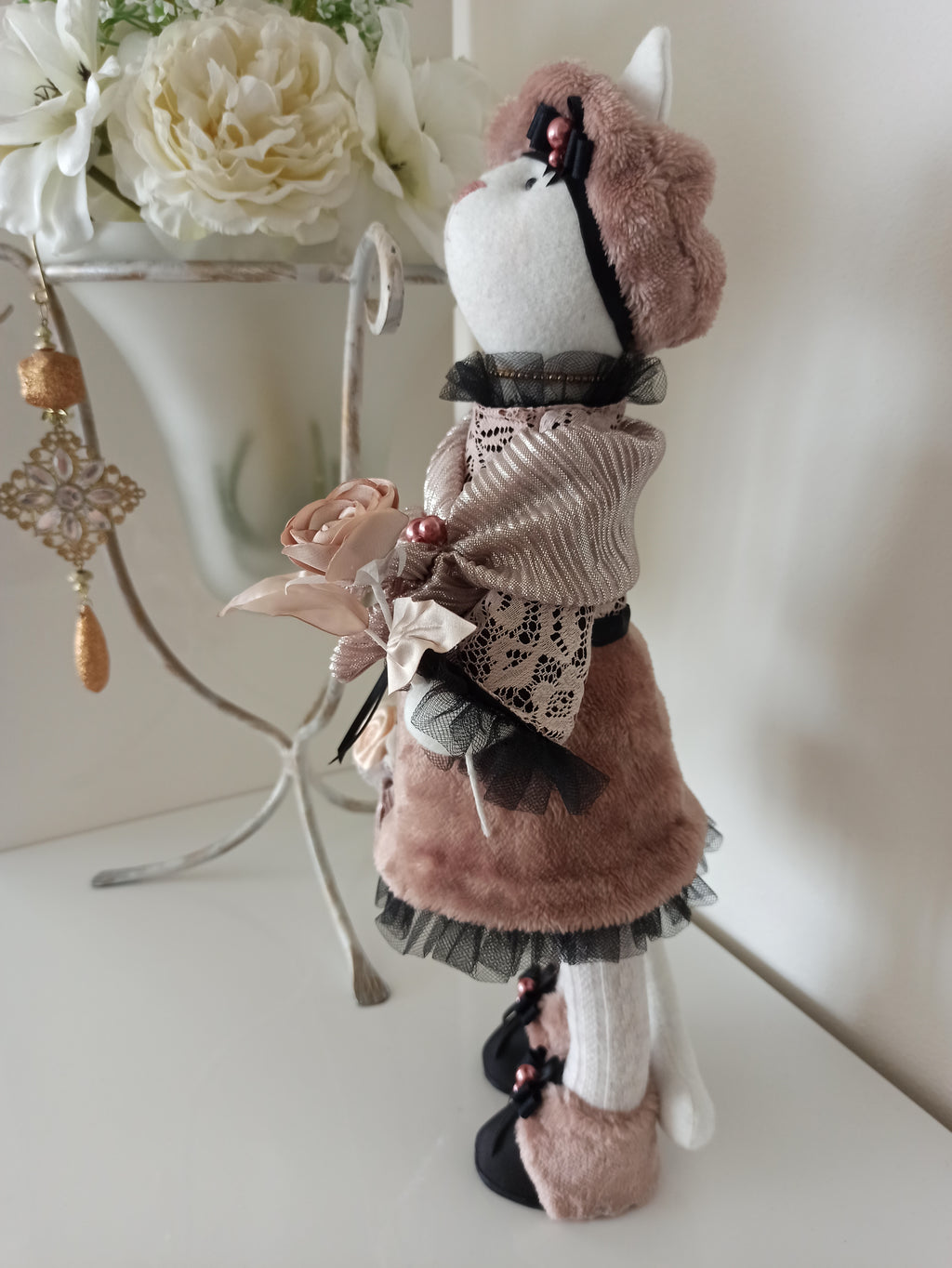 Nikaska Kočička Černo-Růžová – Ručně vyrobená panenka | 39 cm | Nika's Home