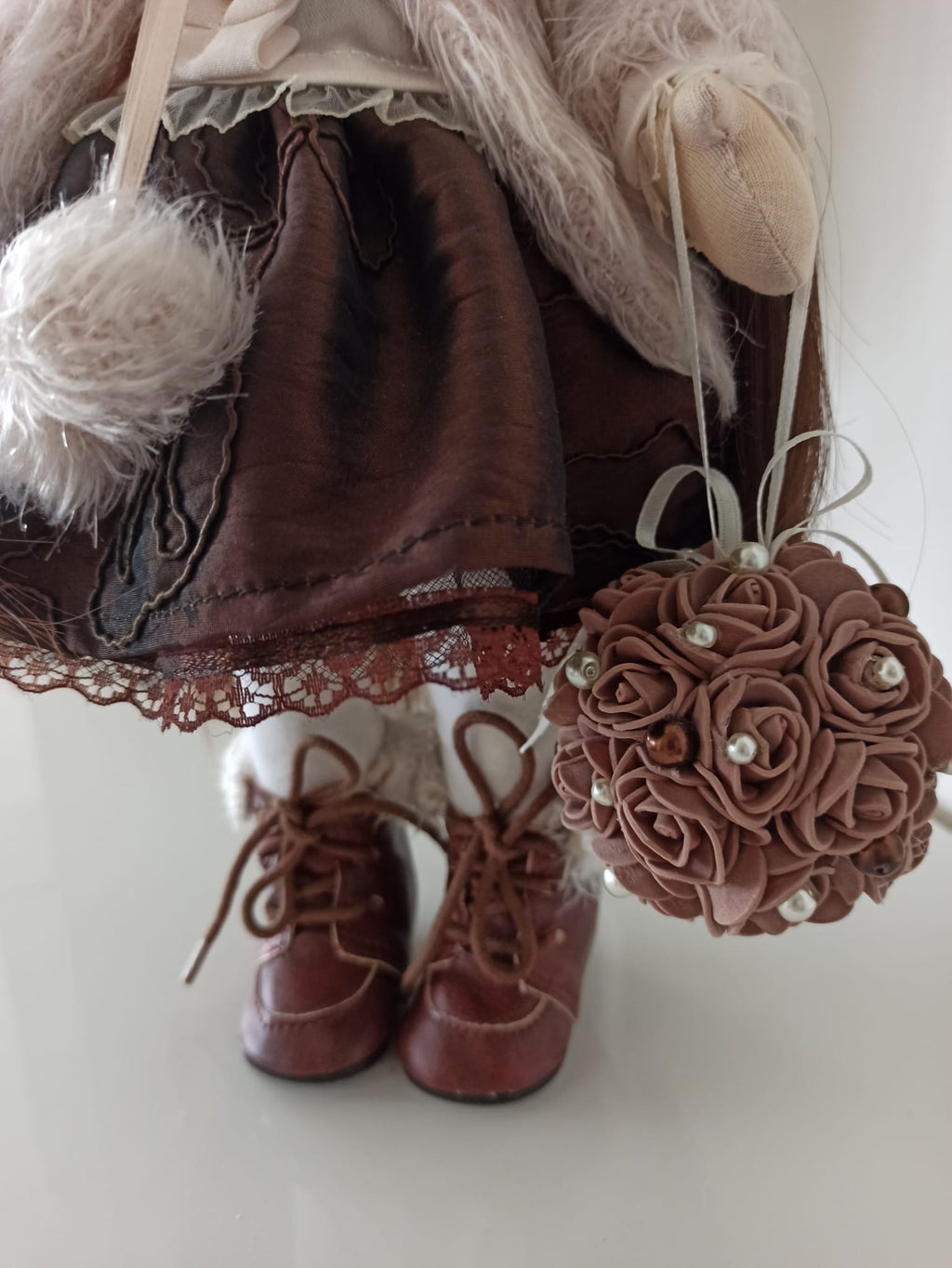 Nikaska Hnědá – Ručně vyrobená panenka | 39 cm | Nika's Home