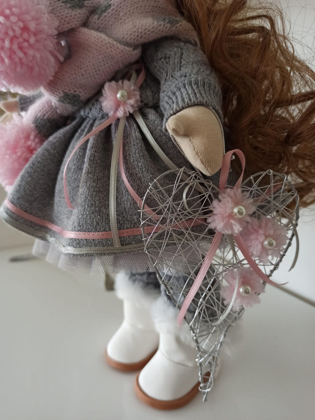 Nikaska Šedá – Ručně vyrobená panenka | 34 cm | Nika's Home