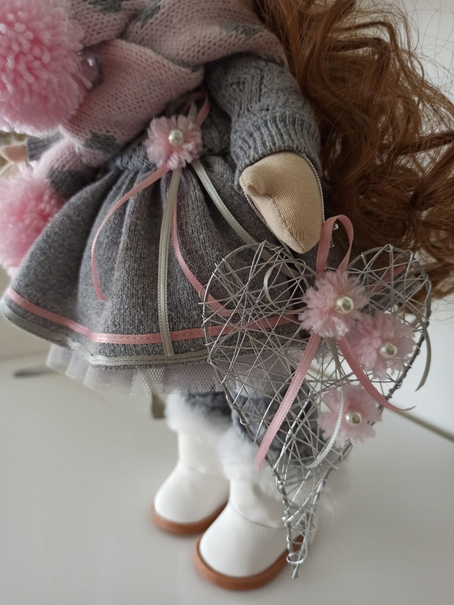 Nikaska Šedá – Ručně vyrobená panenka | 34 cm | Nika's Home