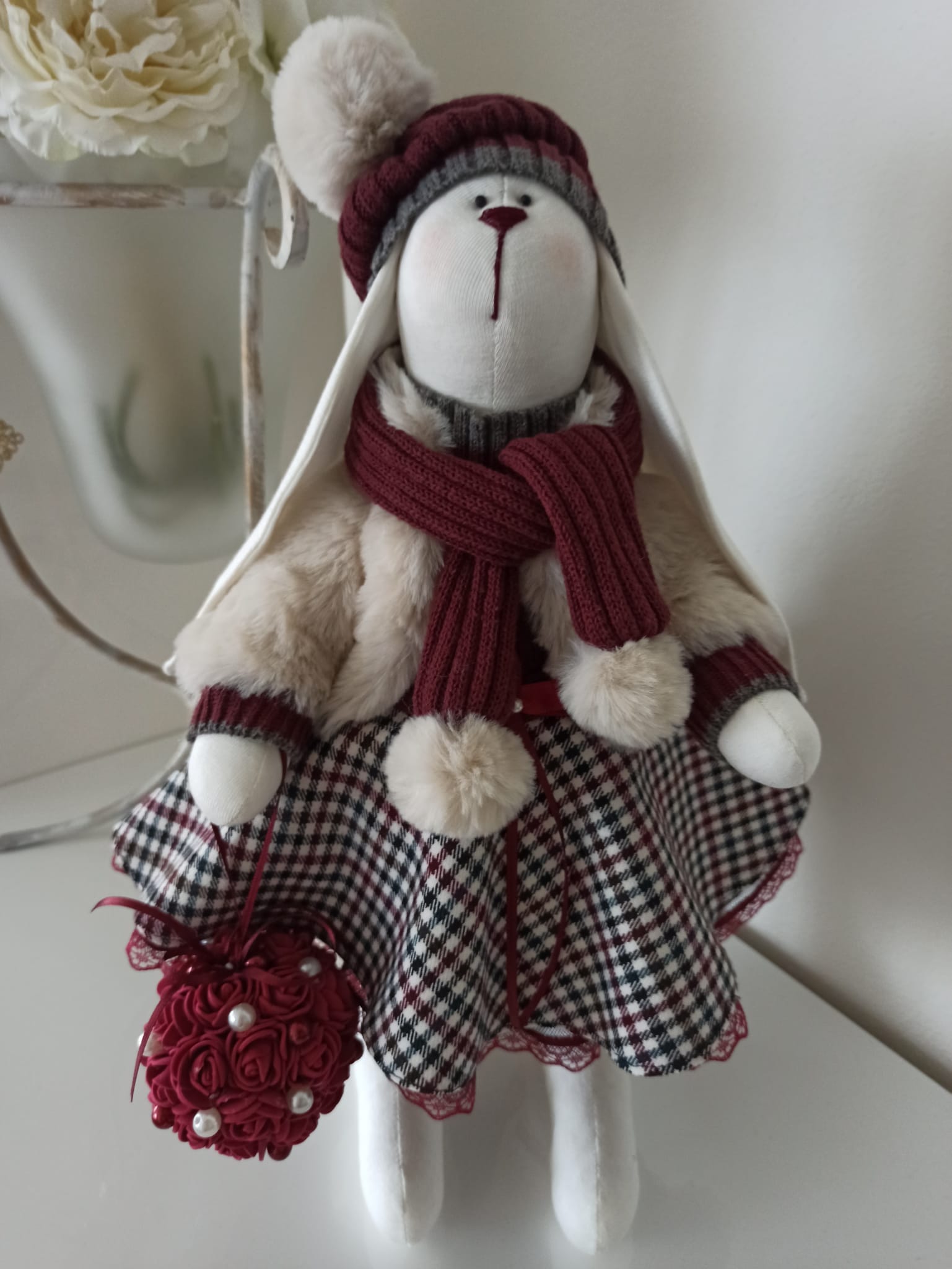 Nikaska Rabbit Bordo – Sada | Dekorativní Panenka 39 cm | Nika's Home